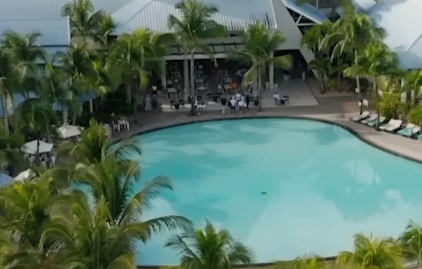 Victoria Beachcomber Resort & Spa